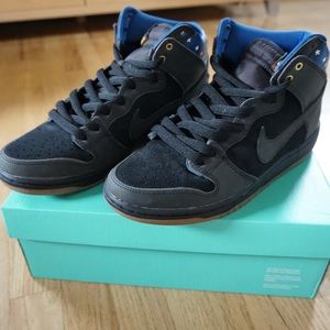 Nike Dunk SB High Captain America
